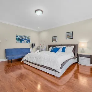 Luxurious Getaway In Vancouver-private With Attached Bathroom Guest house